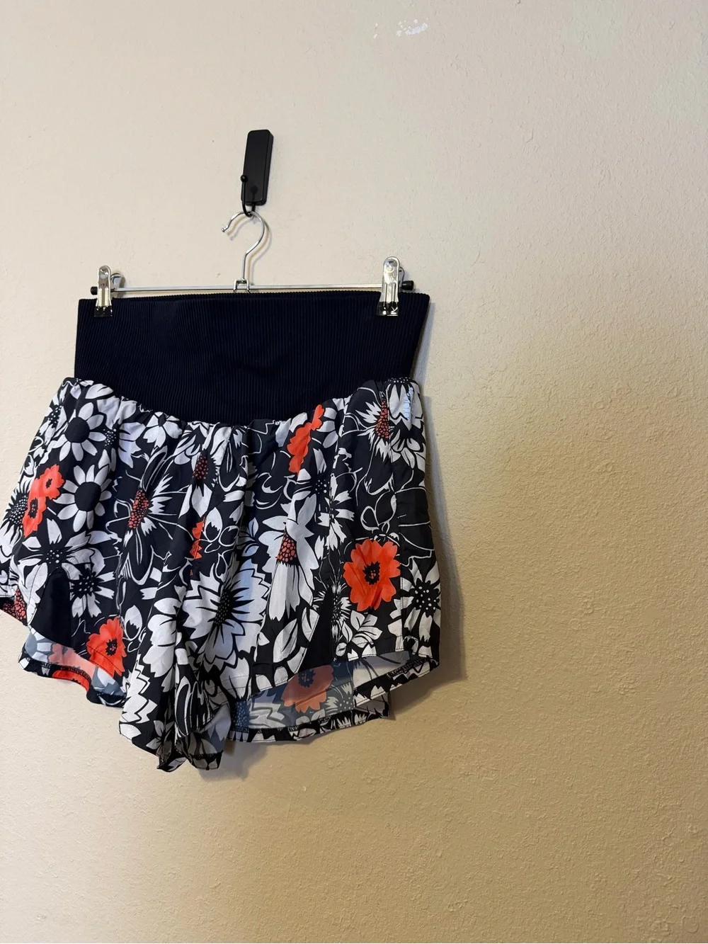 FP Movement by Free People Carpe Diem Tuxedo Print Floral Athletic Short Size XL